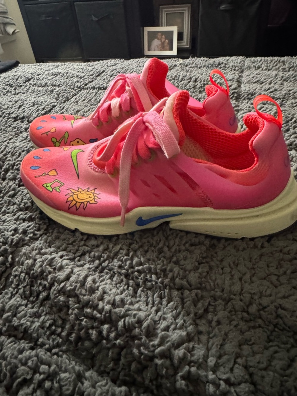 Men’s Nike Dornbecher collab Athletic Sneakers with Sun & Leaf Graphics